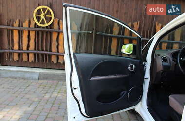 Хэтчбек Citroen C-Zero 2011 в 
