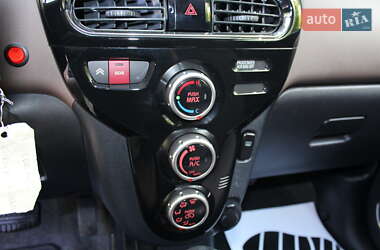 Хэтчбек Citroen C-Zero 2011 в 