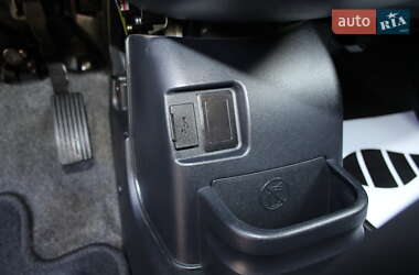 Хэтчбек Citroen C-Zero 2011 в 