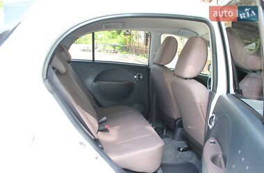Хэтчбек Citroen C-Zero 2011 в 