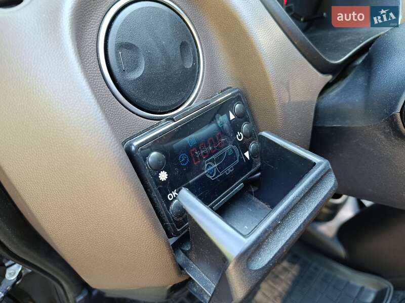 Хэтчбек Citroen C-Zero 2012 в Сходнице