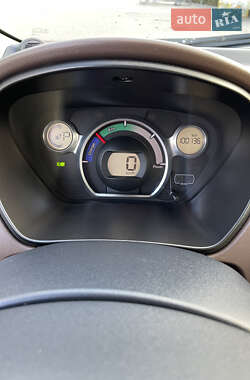 Хэтчбек Citroen C-Zero 2011 в 