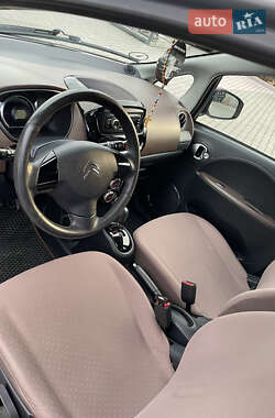 Хэтчбек Citroen C-Zero 2011 в 