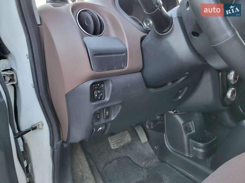 Хэтчбек Citroen C-Zero 2011 в Сарнах