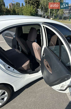 Хэтчбек Citroen C-Zero 2013 в 