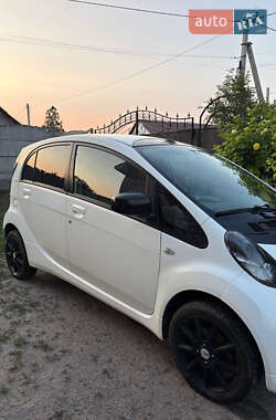 Хэтчбек Citroen C-Zero 2011 в 