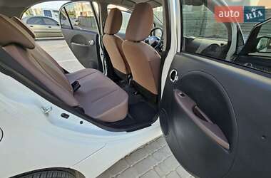 Хэтчбек Citroen C-Zero 2011 в 