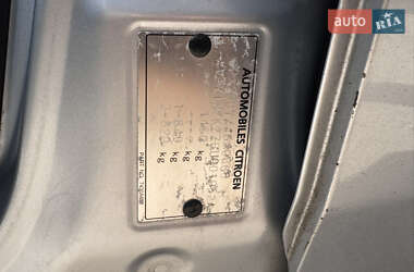 Хэтчбек Citroen C-Zero 2011 в 