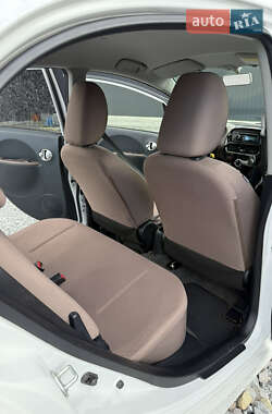Хэтчбек Citroen C-Zero 2011 в 