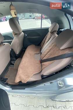 Хэтчбек Citroen C-Zero 2012 в 