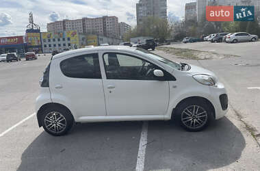 Хэтчбек Citroen C1 2013 в 