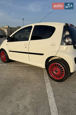 Хэтчбек Citroen C1 2010 в 