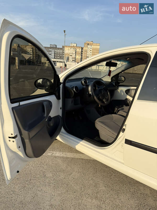 Хэтчбек Citroen C1 2010 в Киеве