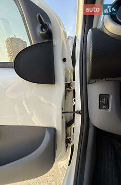 Хэтчбек Citroen C1 2010 в 
