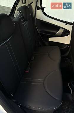 Хэтчбек Citroen C1 2012 в 