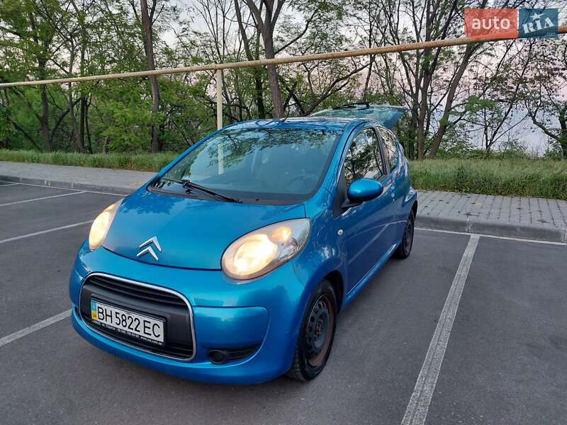 Хэтчбек Citroen C1 2011 в 