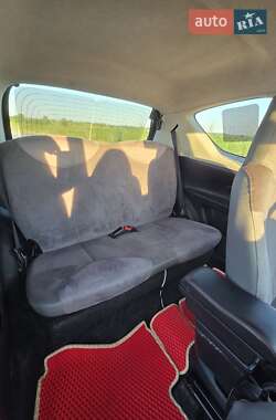 Хэтчбек Citroen C1 2013 в 