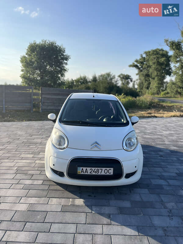 Хэтчбек Citroen C1 2011 в 