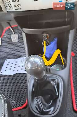 Хэтчбек Citroen C1 2012 в 