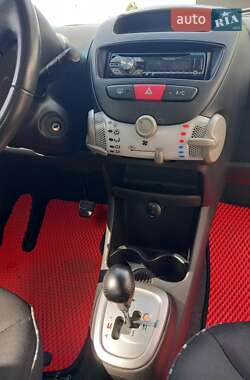 Хэтчбек Citroen C1 2013 в 