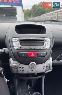 Хэтчбек Citroen C1 2010 в 