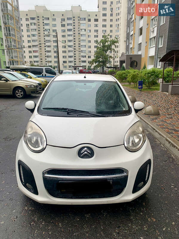Хэтчбек Citroen C1 2013 в 