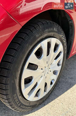 Хэтчбек Citroen C1 2012 в 