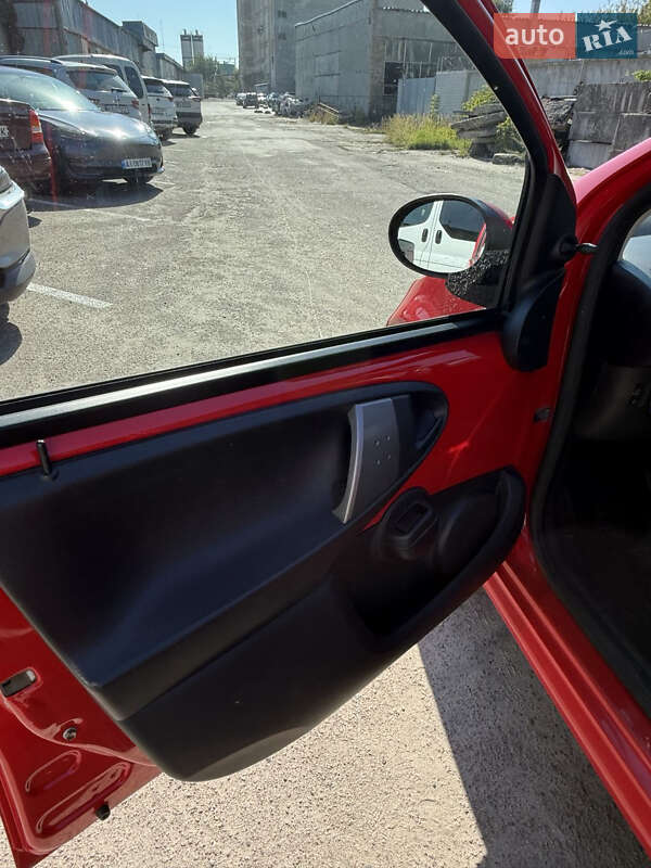 Хэтчбек Citroen C1 2012 в Киеве