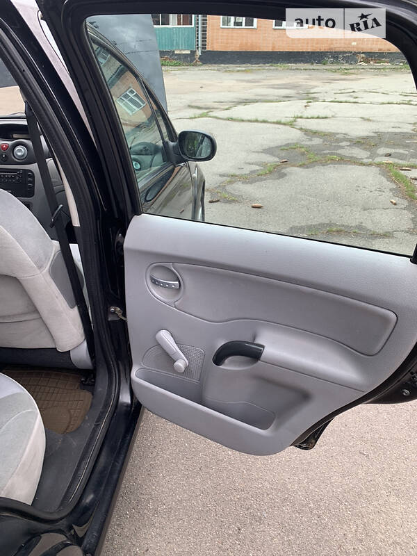 Хэтчбек Citroen C3 2002 в Прилуках фото 9 Хэтчбек Citroen C3 2002 в Прилуках