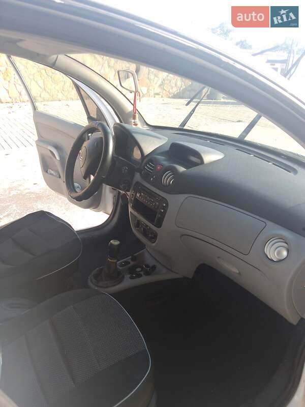 Хетчбек Citroen C3 2003 в Чернівцях