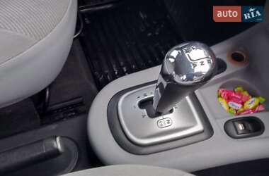 Хэтчбек Citroen C3 2006 в 