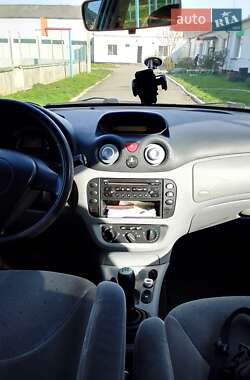 Хэтчбек Citroen C3 2003 в 