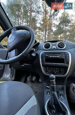 Хэтчбек Citroen C3 2007 в 