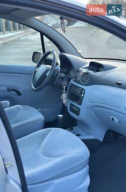 Хэтчбек Citroen C3 2002 в 