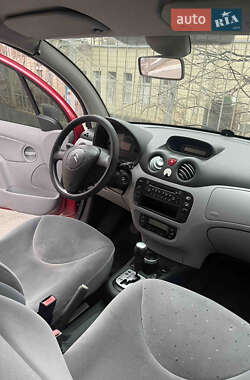 Хэтчбек Citroen C3 2003 в 