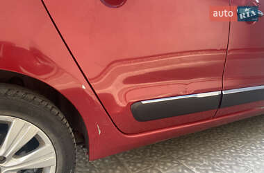 Хэтчбек Citroen C3 2010 в 