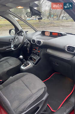 Хэтчбек Citroen C3 2010 в 