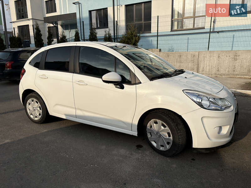 Хэтчбек Citroen C3 2012 в 