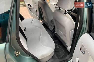 Хэтчбек Citroen C3 2006 в 
