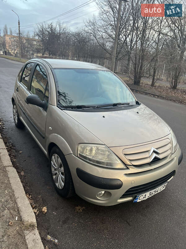 Хэтчбек Citroen C3 2006 в 
