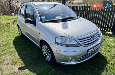 Хэтчбек Citroen C3 2005 в 