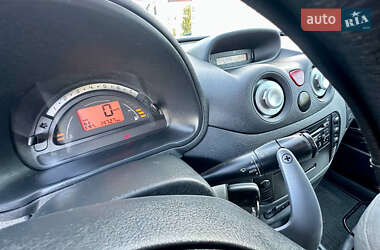Хэтчбек Citroen C3 2004 в 