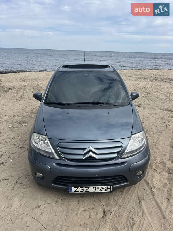 Хэтчбек Citroen C3 2005 в 