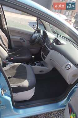Хэтчбек Citroen C3 2004 в 