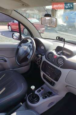 Хэтчбек Citroen C3 2004 в 
