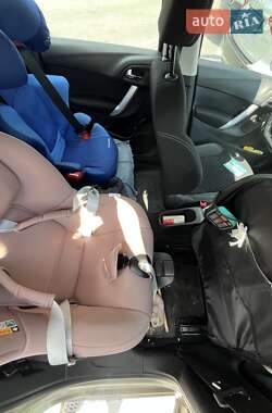 Хэтчбек Citroen C3 2011 в 