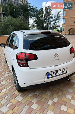 Хэтчбек Citroen C3 2012 в 