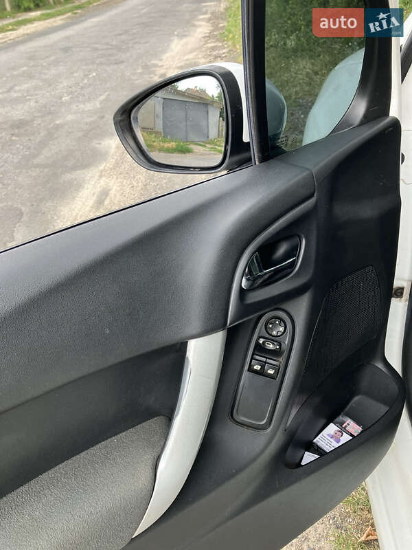 Хэтчбек Citroen C3 2012 в Могилев-Подольске фото 5 Хэтчбек Citroen C3 2012 в Могилев-Подольске