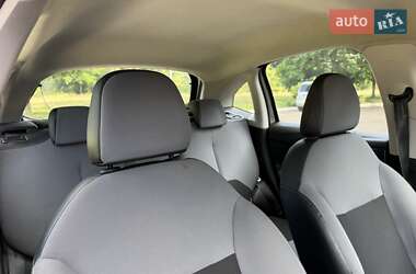 Хэтчбек Citroen C3 2010 в 