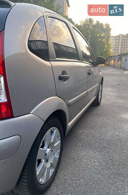 Хэтчбек Citroen C3 2008 в 